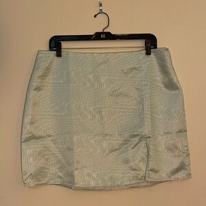 Princess Polly Women's Green and White Skirt Wavy Lines Size 12 US